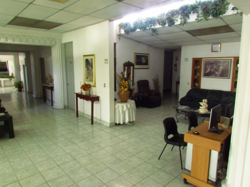 Hotel Grecia Real ซานซัลวาดอร์ ภายนอก รูปภาพ