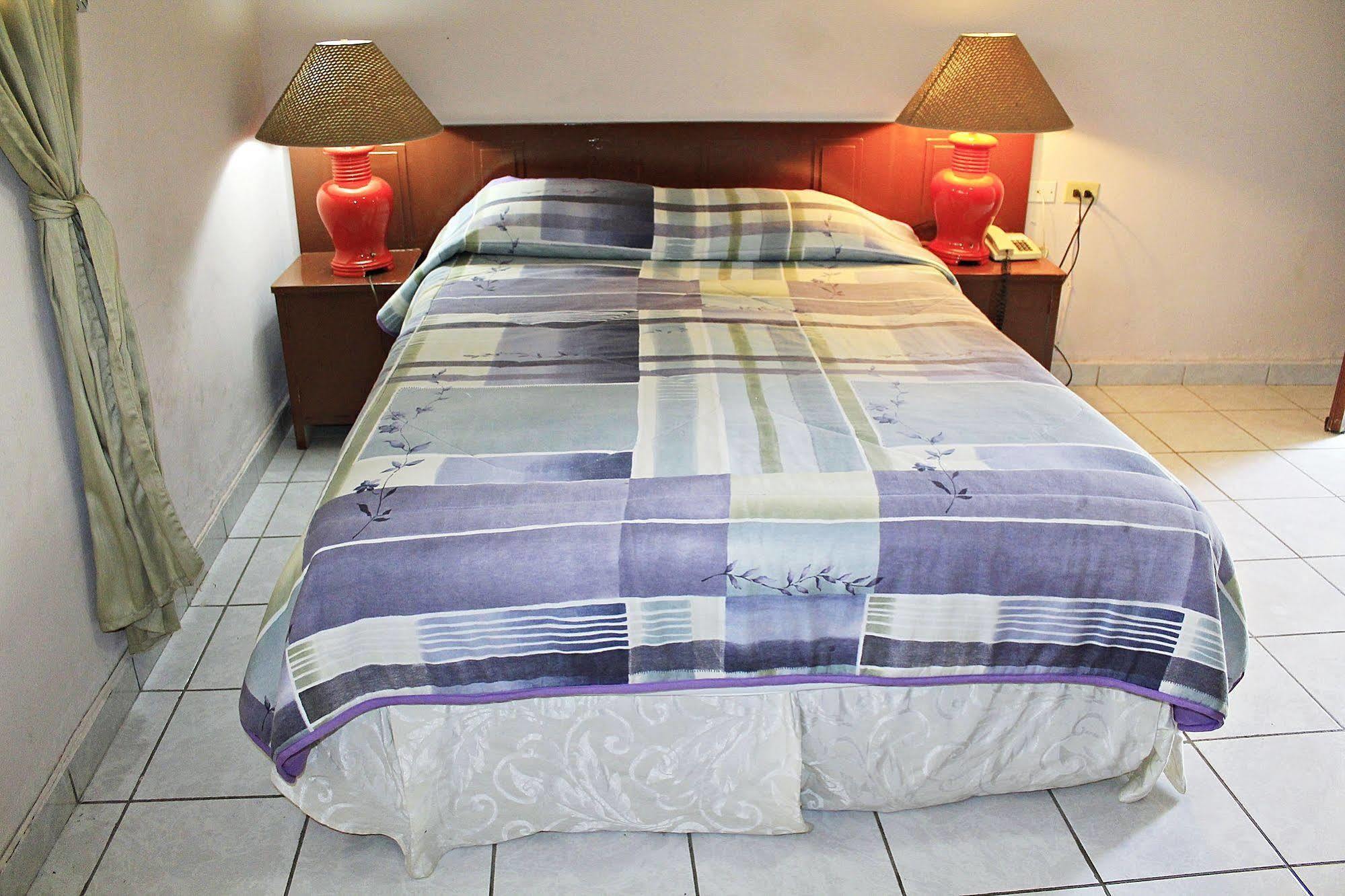 Hotel Grecia Real ซานซัลวาดอร์ ภายนอก รูปภาพ