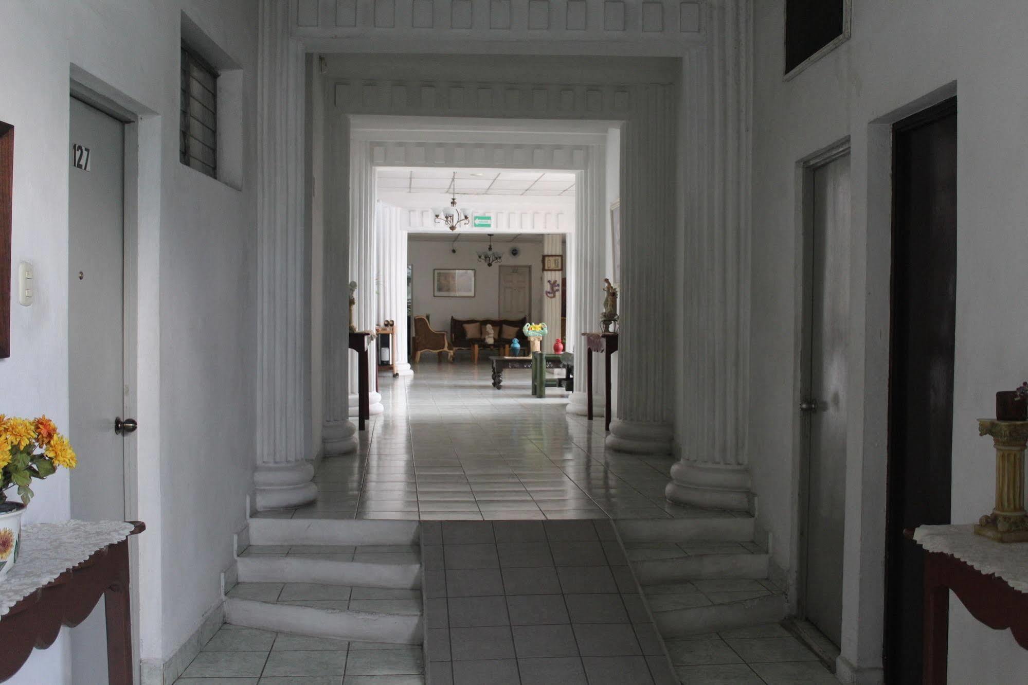 Hotel Grecia Real ซานซัลวาดอร์ ภายนอก รูปภาพ